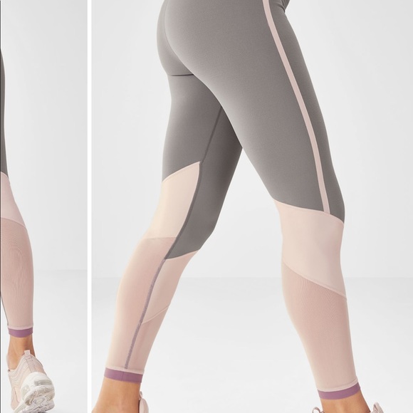 ❌SOLD❌Fabletics Mid-Rise Mesh Powerhold Legging - Picture 3 of 3